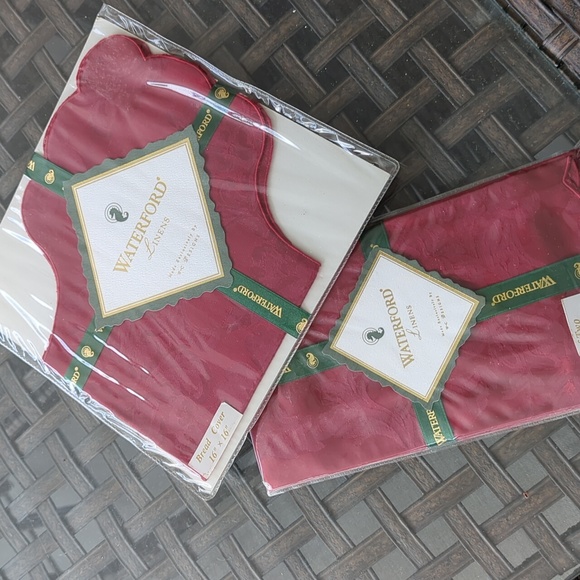 Waterford set of two fingertip towels and 16x16 bread cover wine color - Picture 5 of 5